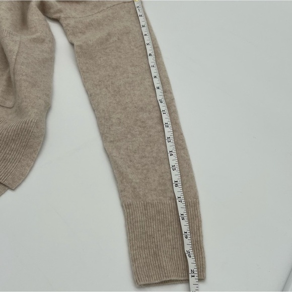 AQUA Cashmere V Neck Cardigan Sweater – Medium – Luxuriously Soft in Oatmeal - Picture 9 of 9